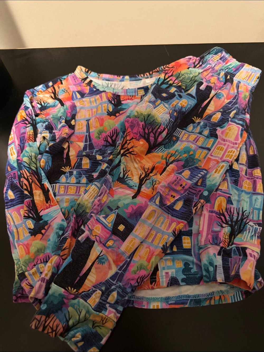 Girls' Multicolor Cityscape Pajama Set - Cozy Long Sleeve Top